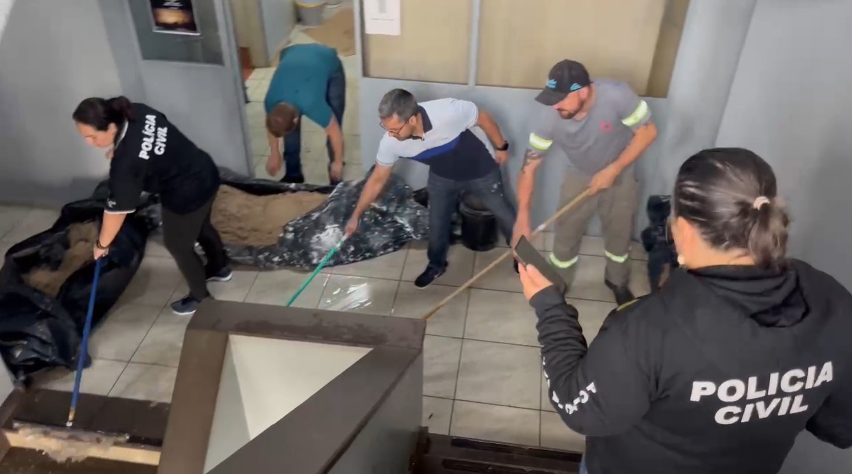Temporal alaga sede da Polícia Civil do RS e deixa inoperante sistema usado para investigações