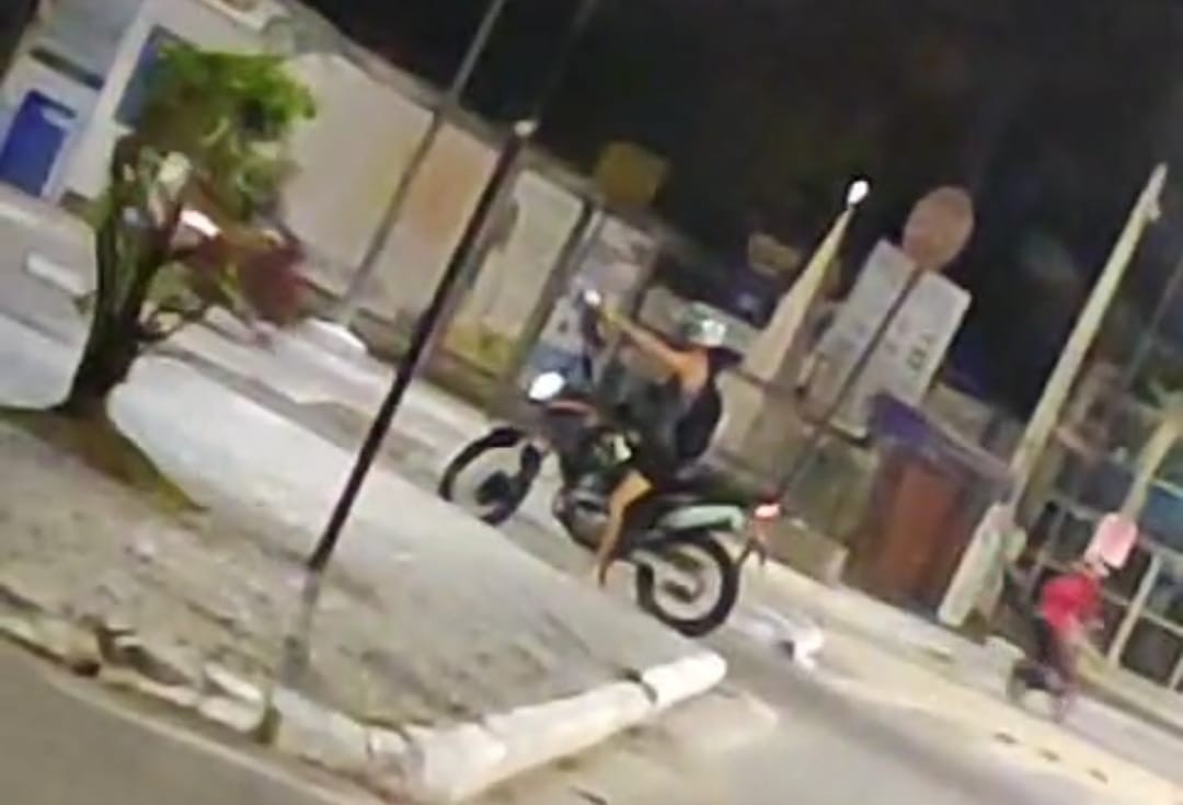 Filho de ex-prefeito de Rio Bonito é preso suspeito de aparecer em moto atirando contra grupo de motociclistas