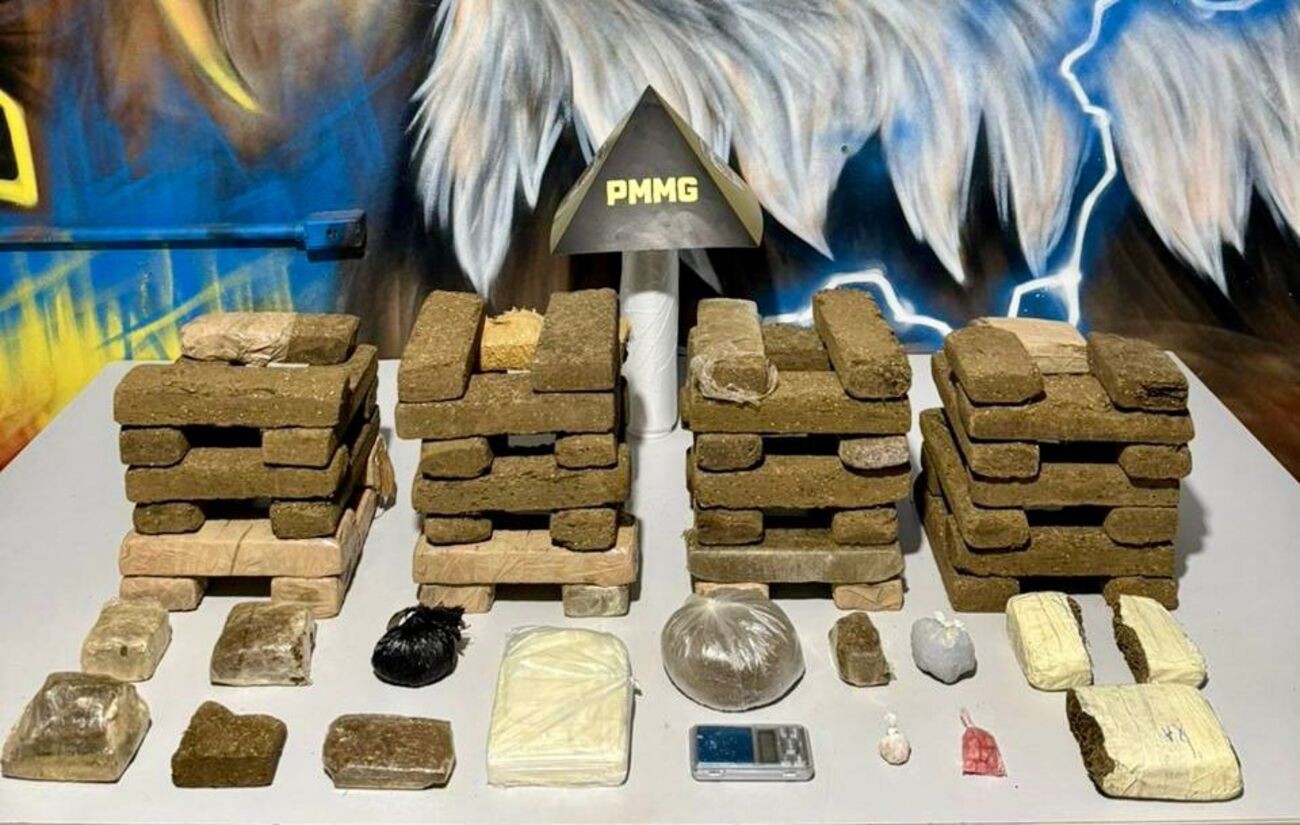 Setenta quilos de maconha são apreendidos em casa abandonada, em Ipatinga