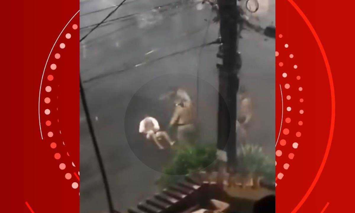 VÍDEO: jovem é agredido e tem rosto atingido com spray de pimenta durante ação policial em Salvador
