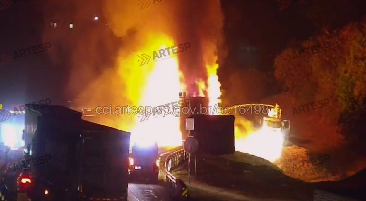 Incêndio em carreta interdita a Rodovia Washington Luís em Corumbataí