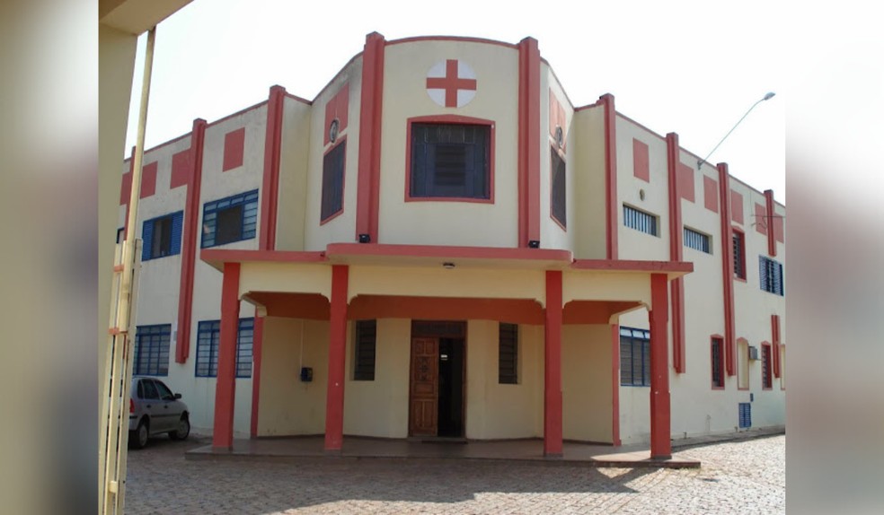 1 de 2
V&iacute;tima foi socorrida e levada &agrave; Santa Casa de Tup&atilde; (SP) &mdash; Foto: Santa Casa de Tup&atilde;/Reprodu&ccedil;&atilde;o