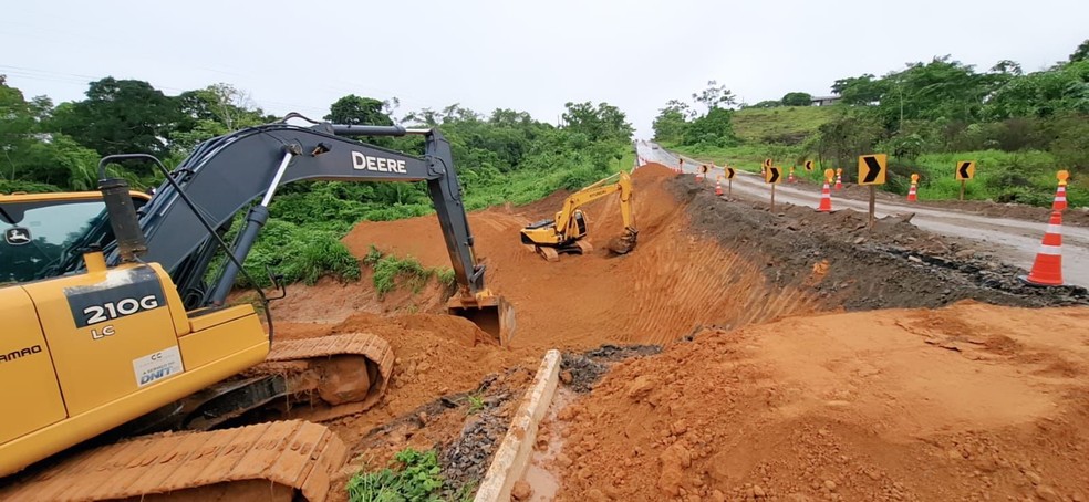 Chuva causou rompimento em trecho da BR-317 próximo ao município de Epitaciolândia — Foto: Dnit