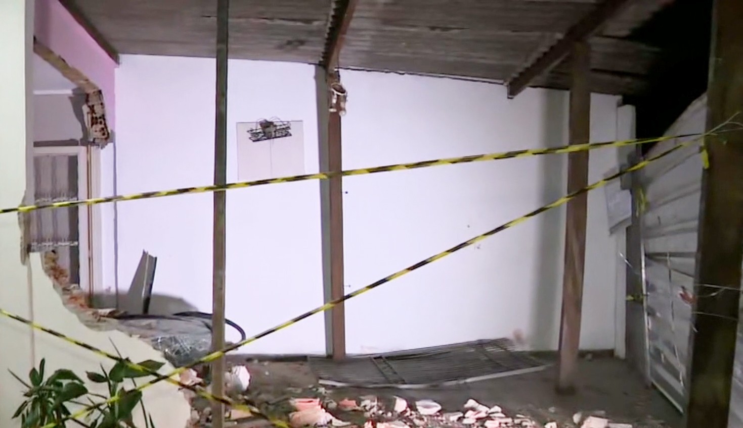 VÍDEO: ônibus da prefeitura invade casa em Nova Odessa