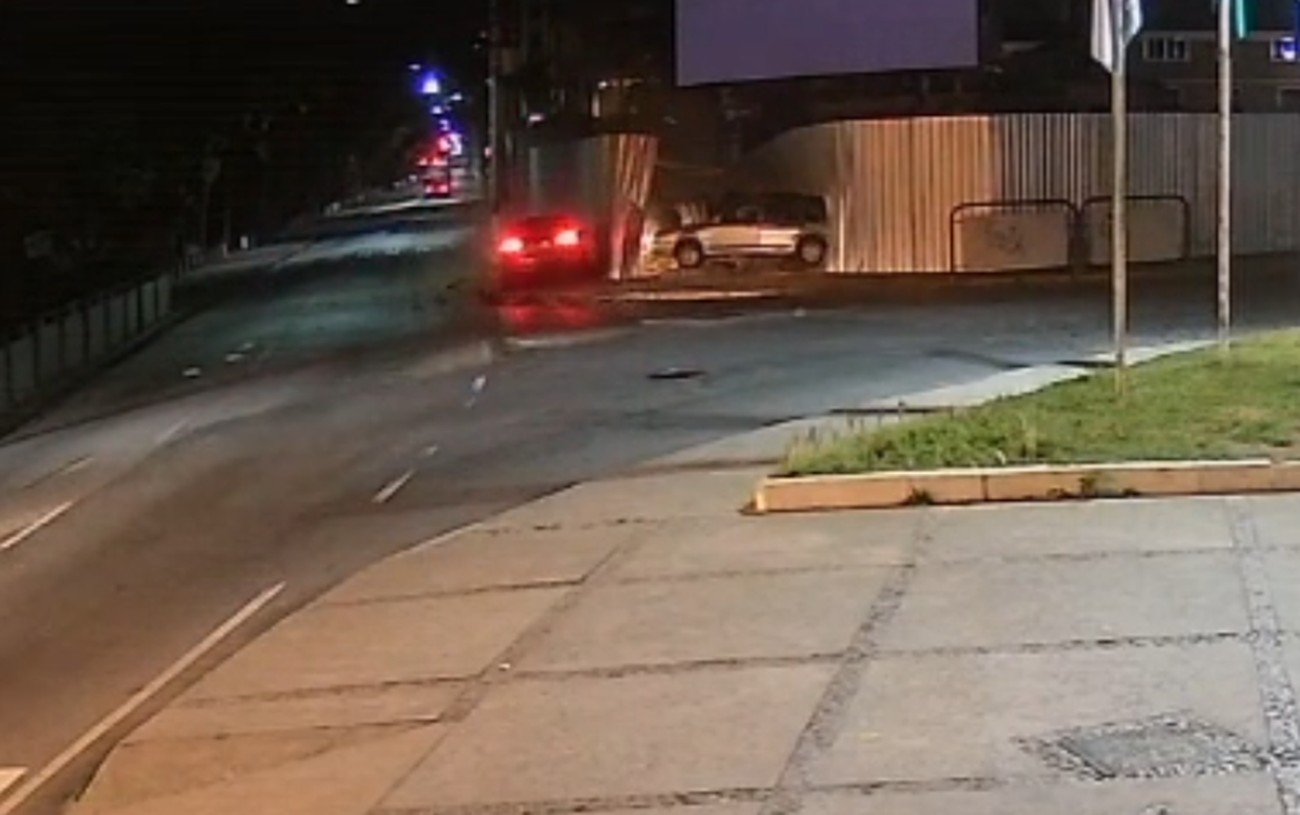 Idoso e jovem ficam feridos em acidente no centro de Nova Friburgo; VÍDEO
