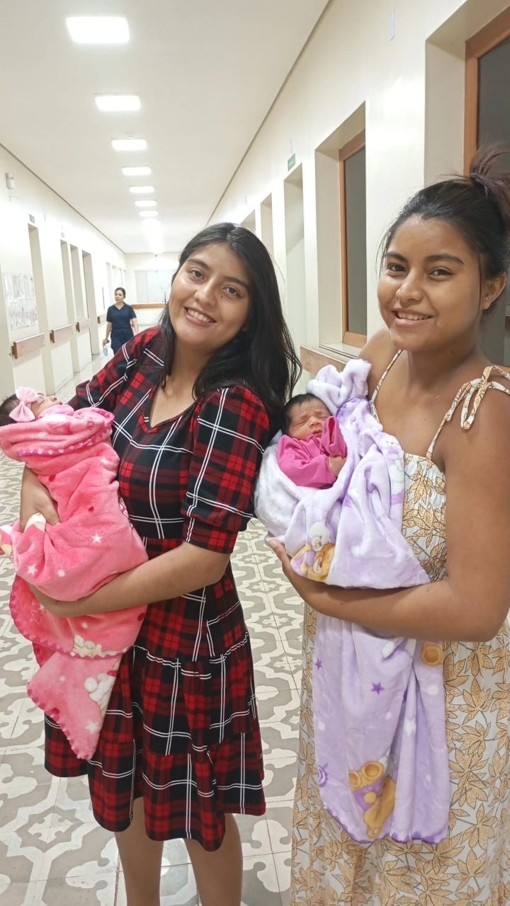 Irmãs têm filhas no mesmo dia e hospital sem saberem uma da outra no AC: 'Não estava acreditando'