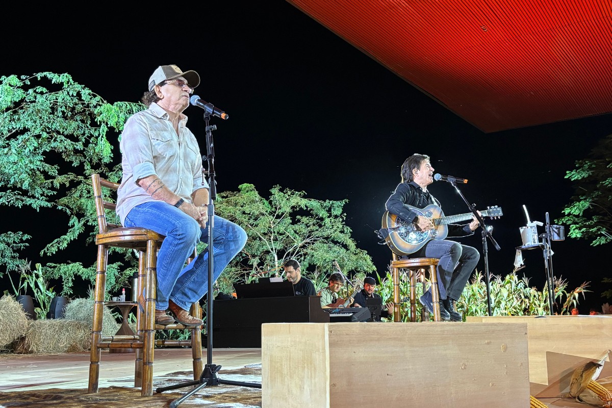 g1 acompanhou ensaio geral do novo DVD de Chitãozinho e Xororó; veja bastidores e o que esperar