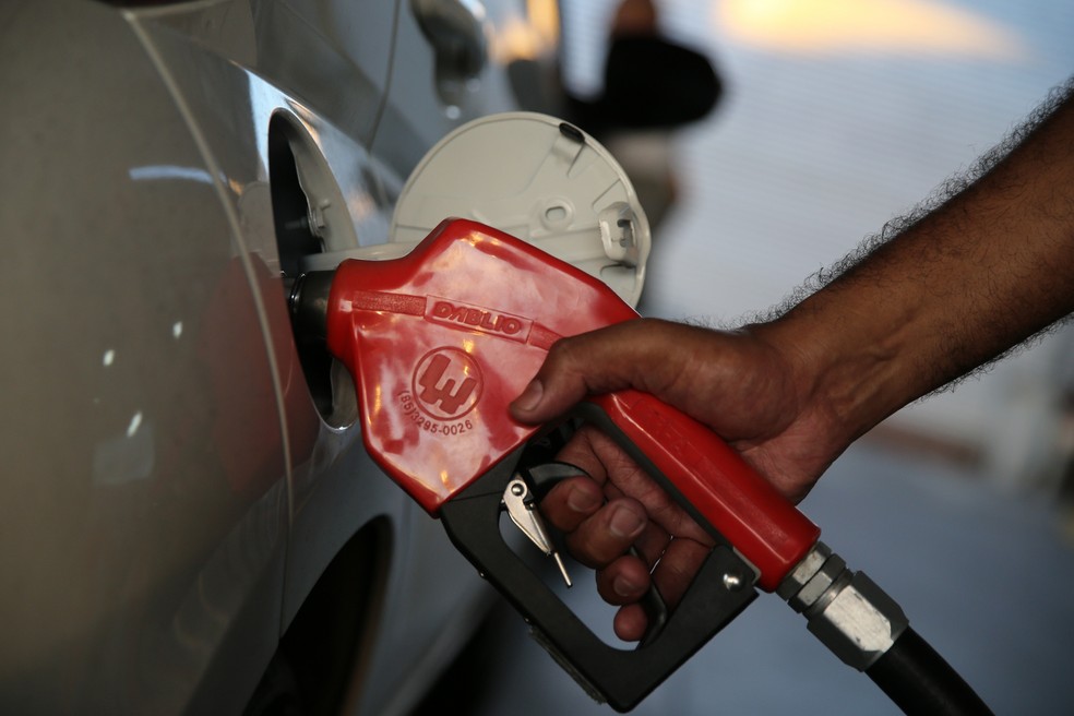 Preço médio da gasolina comum em Fortaleza é o terceiro maior do Ceará, atrás somente de Iguatu e Itapipoca — Foto: Thiago Gadelha/SVM