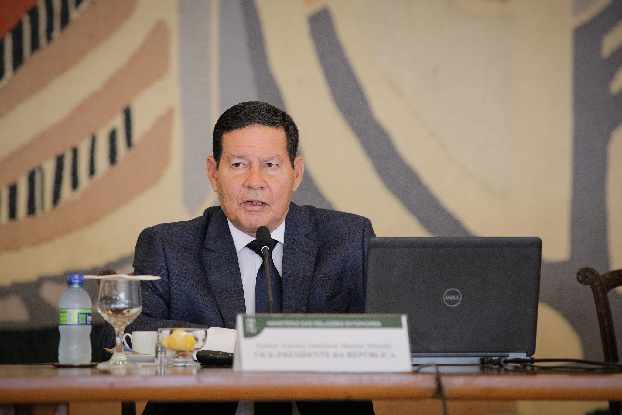 Mourão diz que avisaria Bolsonaro sobre encontro com Moraes: 'Não somos bandidos'