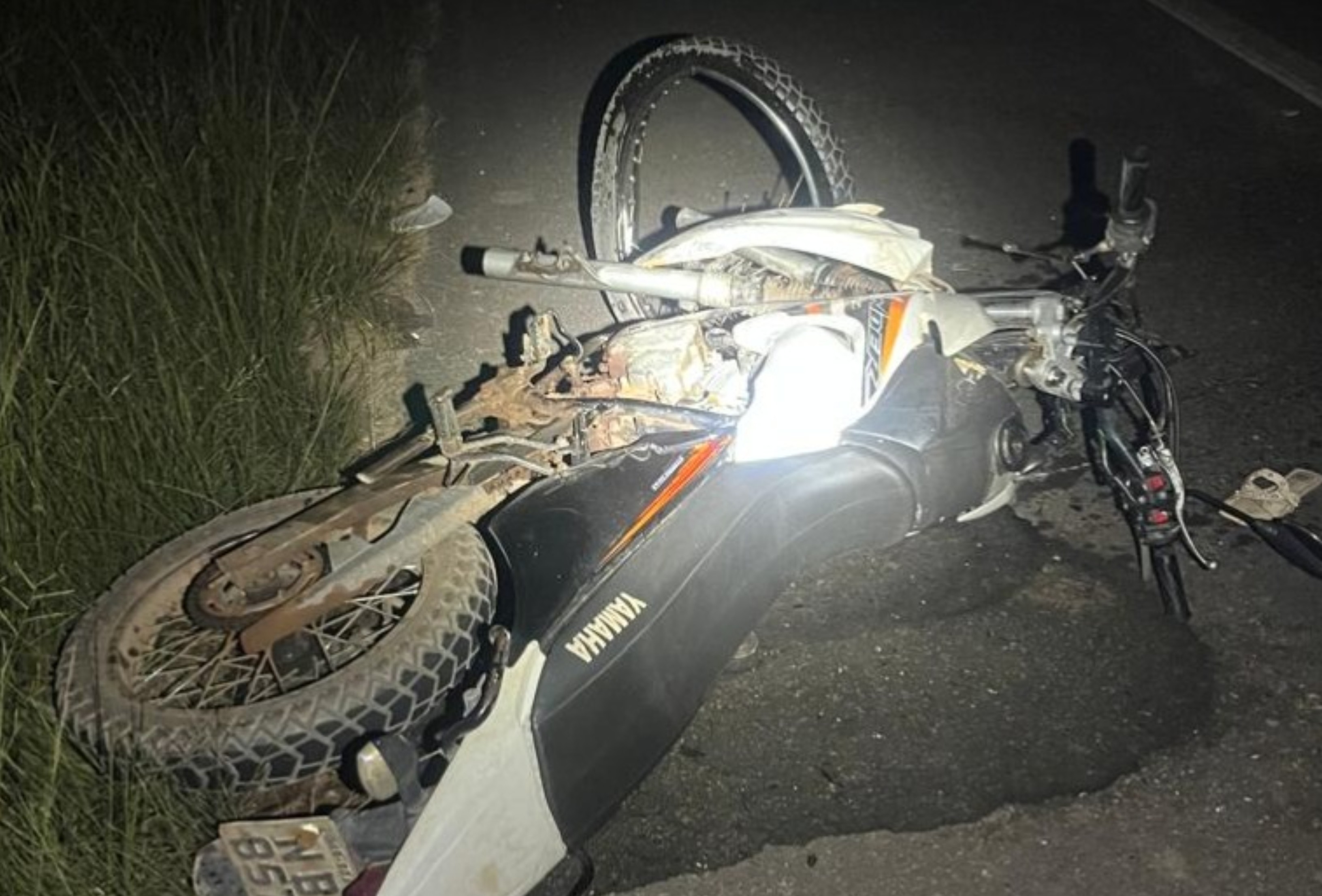 Motorista se recusa a fazer bafômetro após bater em moto na BR-174 e deixar dois jovens feridos
