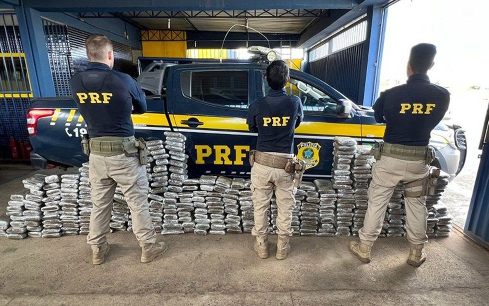 PRF apreende cerca de 368 quilos de maconha escondidos dentro de carreta na Fernão Dias, em Cambuí — Foto: Polícia Rodoviária Federal