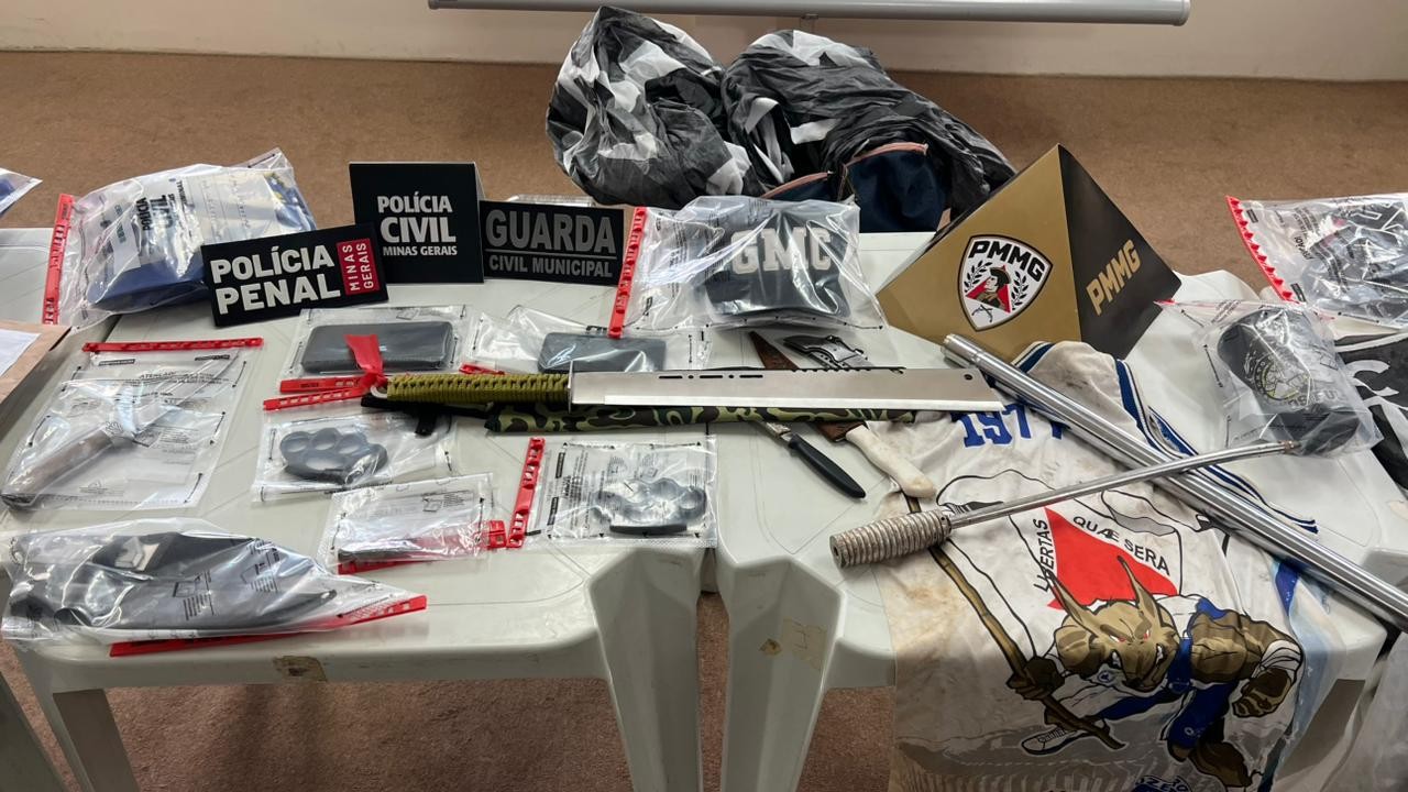 Dezessete mandados de busca e apreensão são cumpridos em operação de combate à violência entre torcidas, em Montes Claros