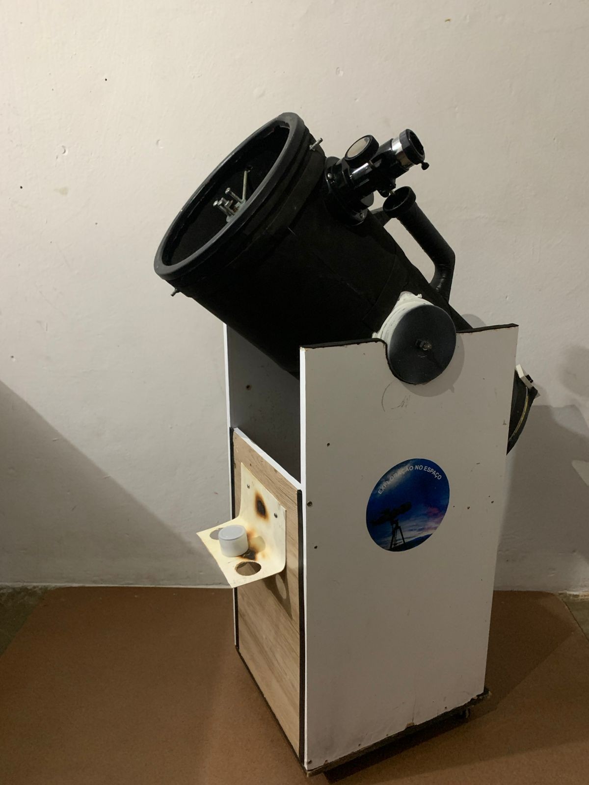 Jovem monta telescópios com materiais recicláveis, viraliza nas redes sociais e realiza sonho de observar o espaço: 'Tenho orgulho de ter feito acontecer'