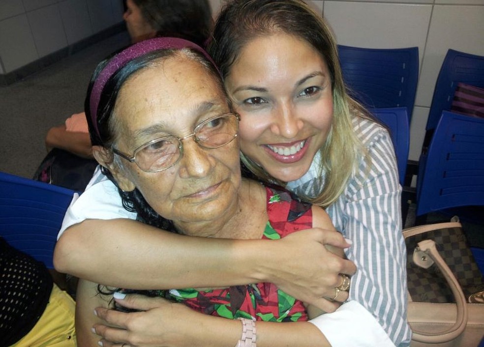 Joana Maria e a filha, Azenate Almeida, no ano de 2013 — Foto: Arquivo pessoal