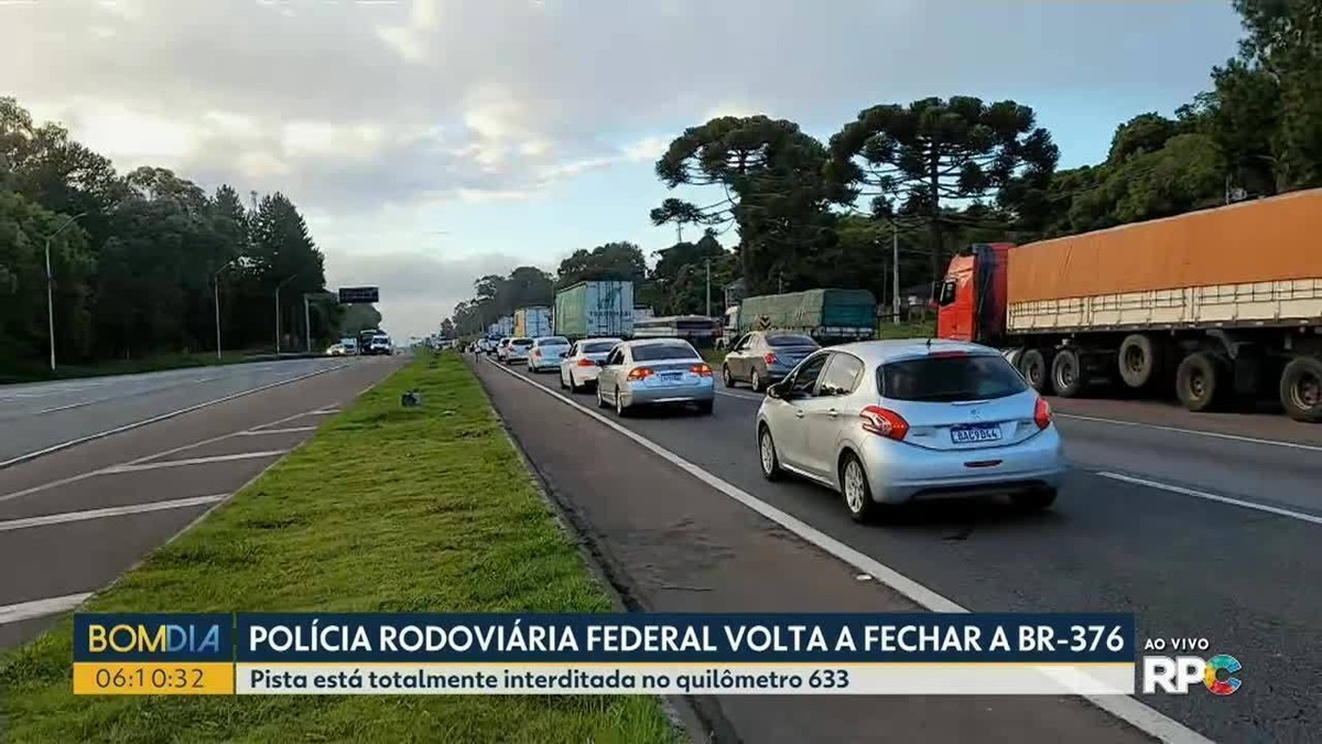 Queda de barreira interdita BR-277 que dá acesso ao litoral do Paraná