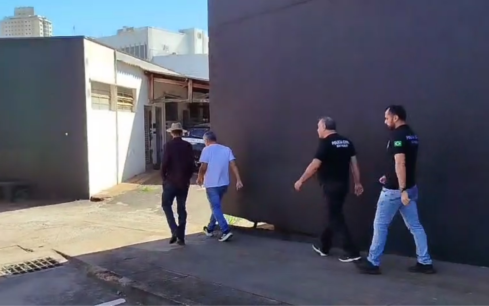 Jovem que matou parente após discussão se apresenta à polícia em Franca, SP