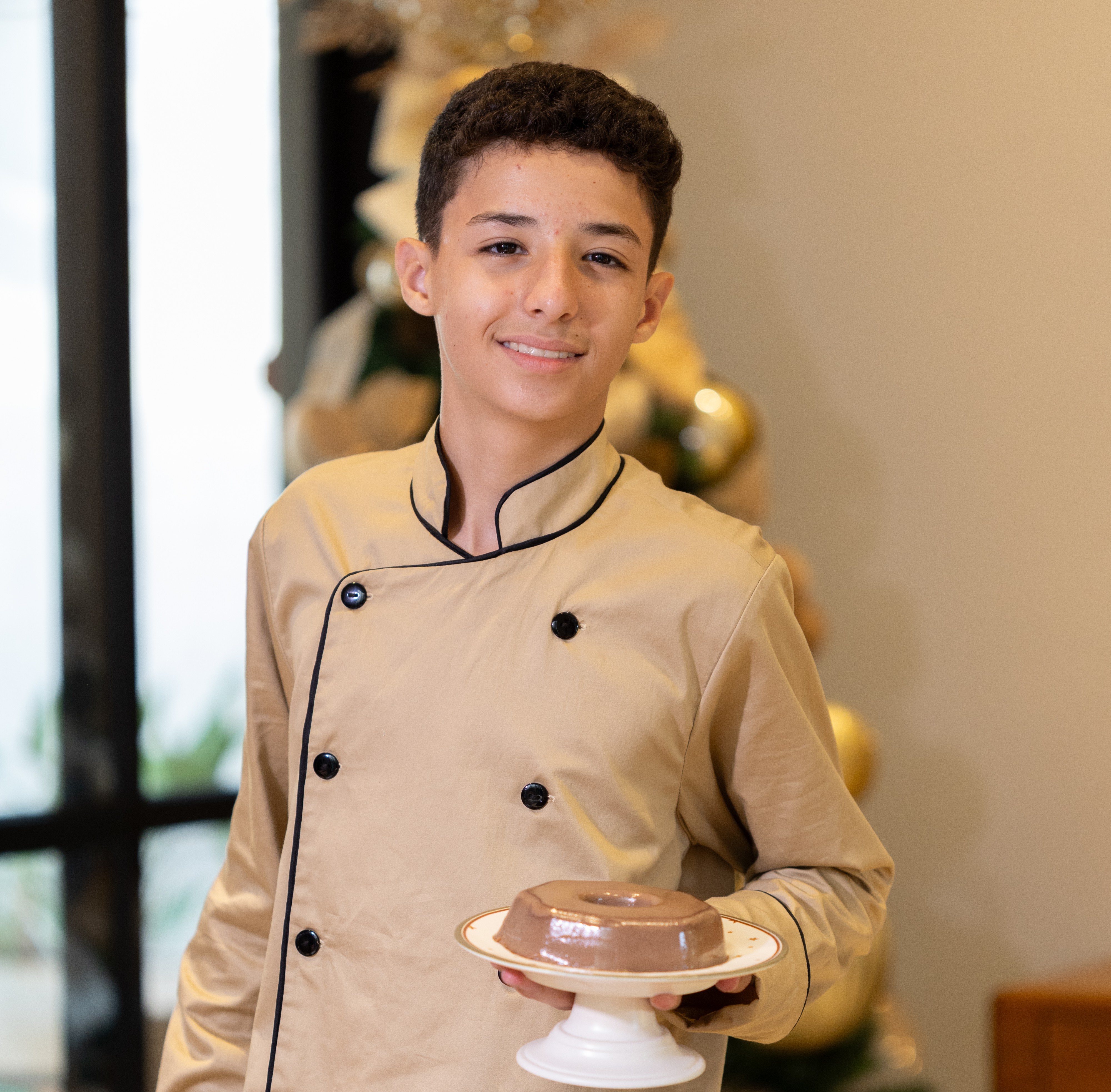 Adolescente que começou a vender pudim para consertar a bike hoje é 'jovem empreendedor' com mais de mil entregas por mês