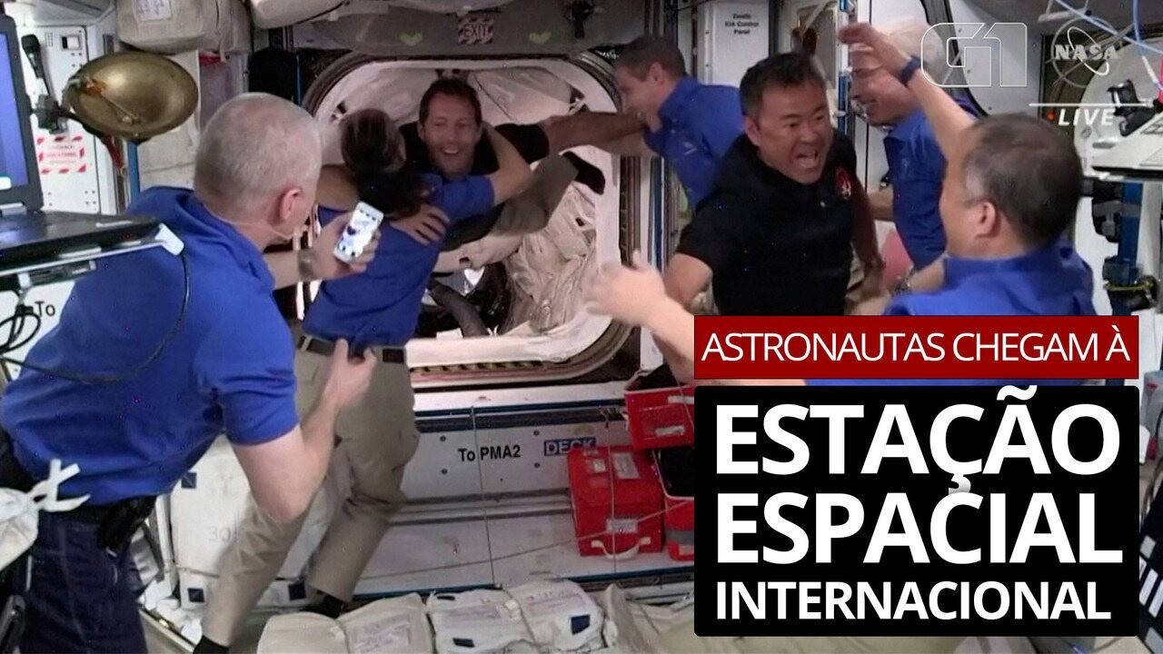 Astronautas da Nasa chegam à Estação Espacial Internacional a bordo de ...