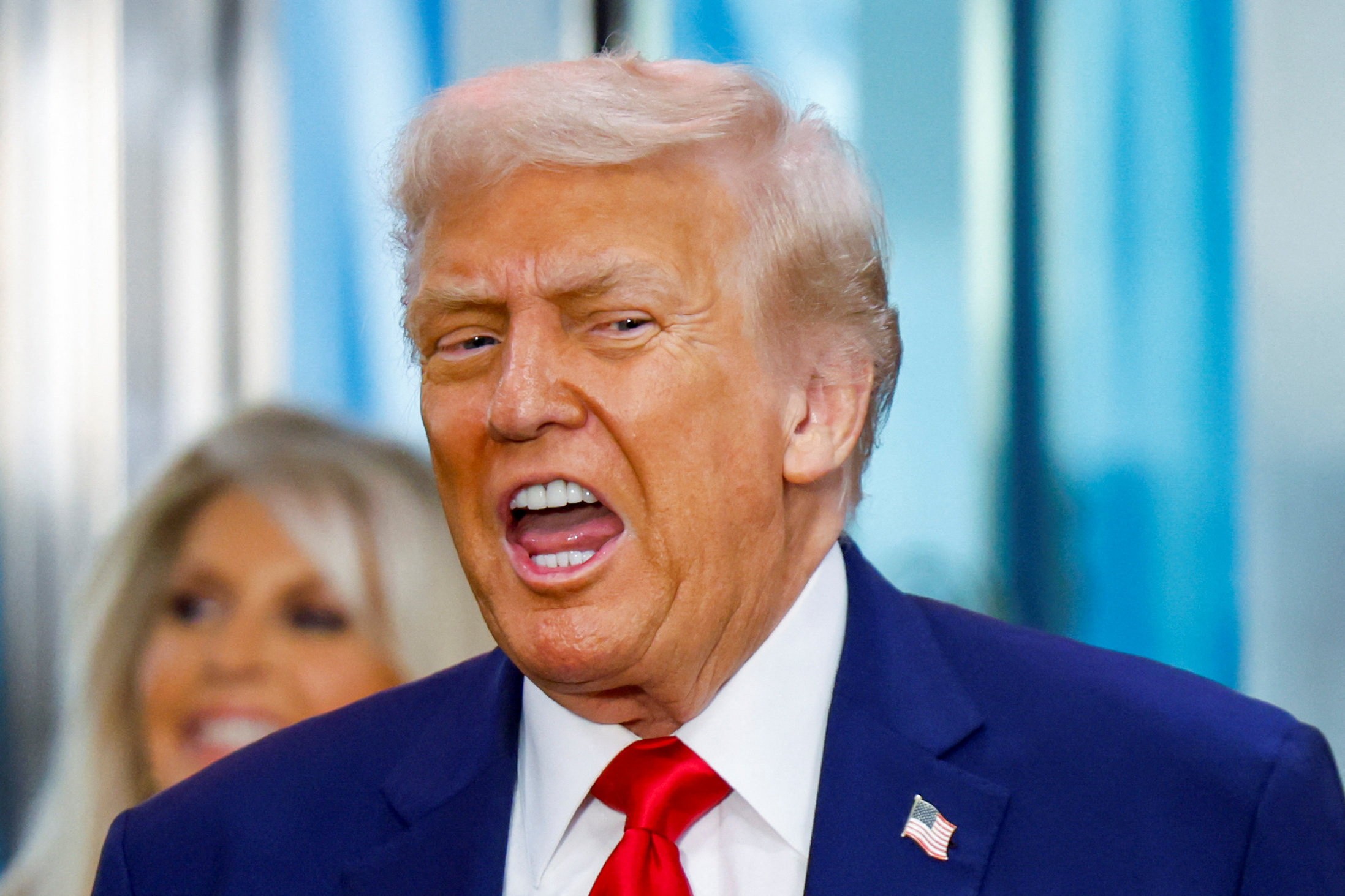 Trump anuncia tarifa de 25% sobre importação de caminhões