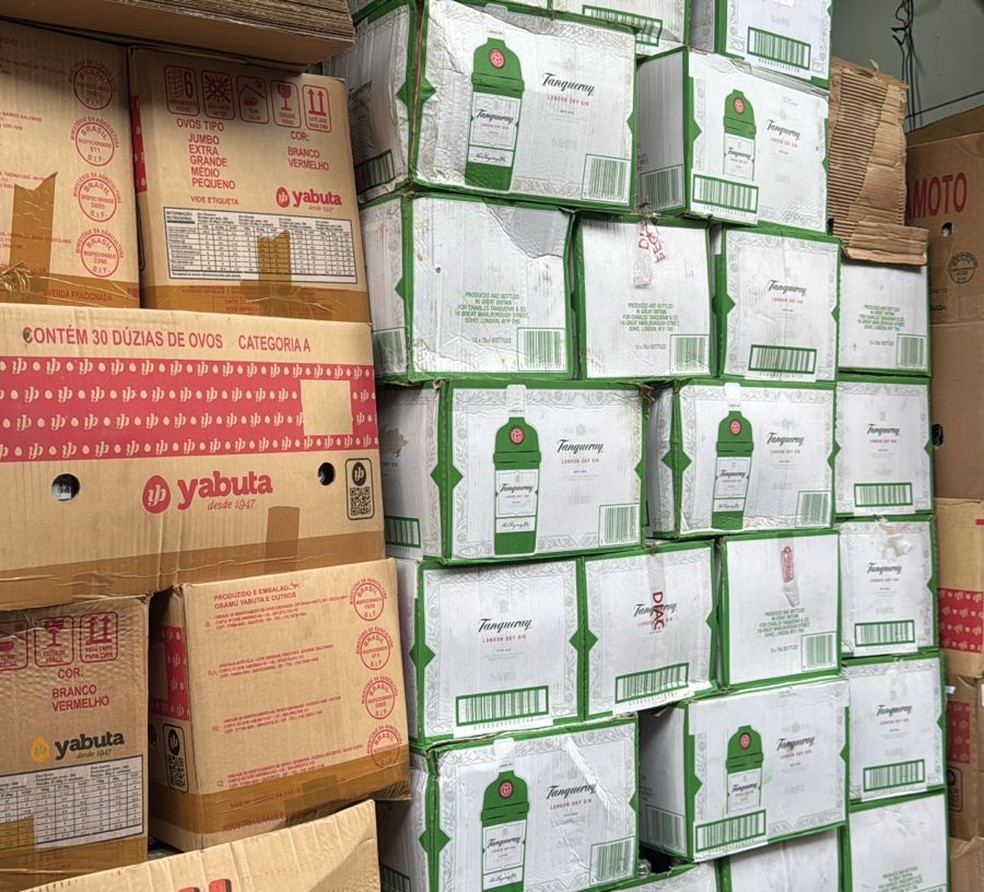 Meterial usado para falsificar bebidas alcoólicas foi apreendido pela Polícia Civil — Foto: Divulgação/Polícia Civil