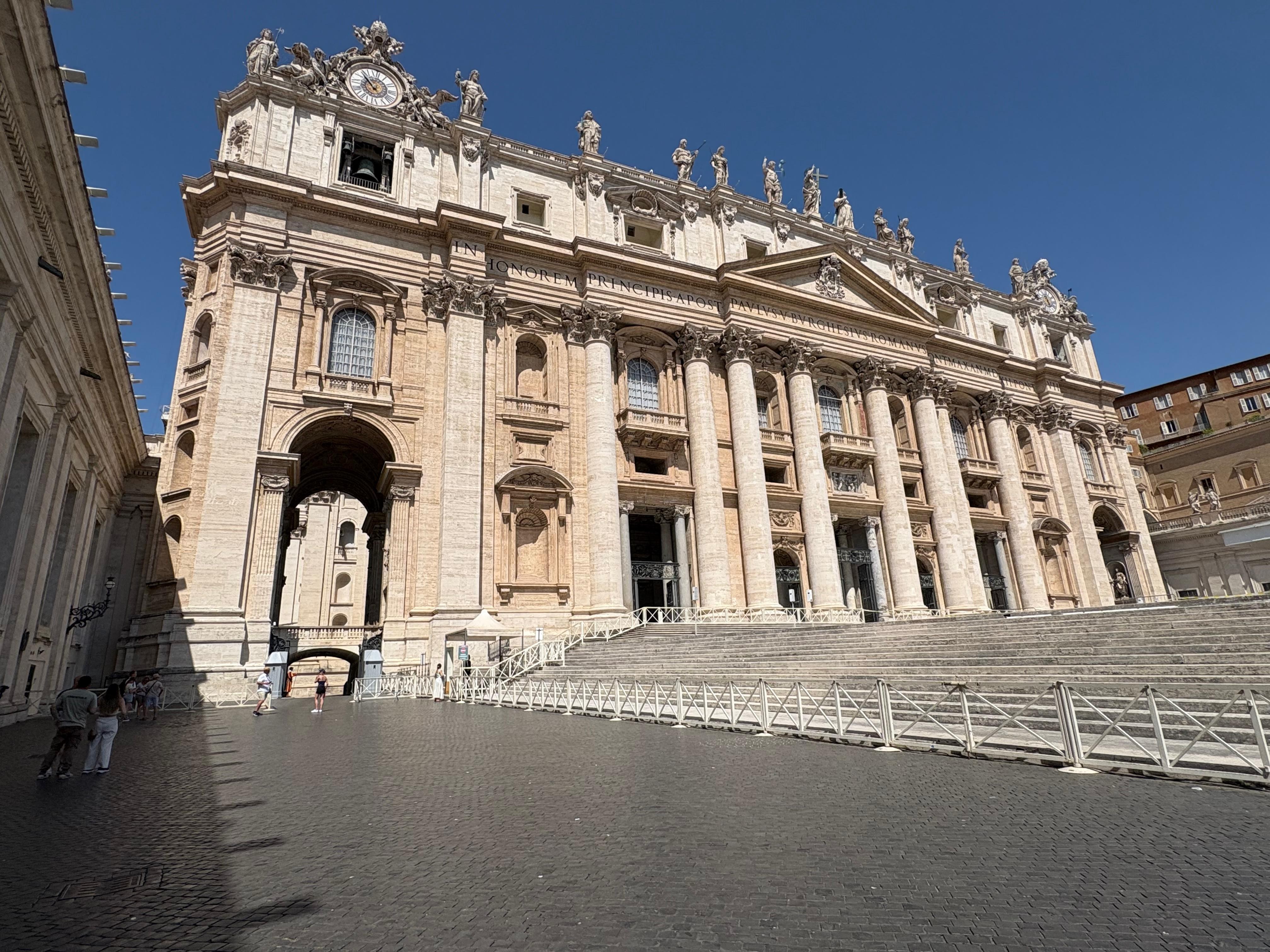 Igreja Católica está falhando com vítimas de abuso, diz relatório do Vaticano
