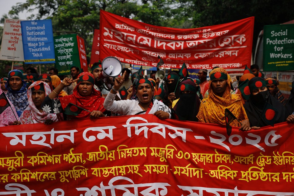 Trabalhadores de Bangladesh participam de manifestação de Primeiro de Maio, em Dhaka, em 1º de maio de 2025. — Foto: REUTERS/Mohammad Ponir Hossain