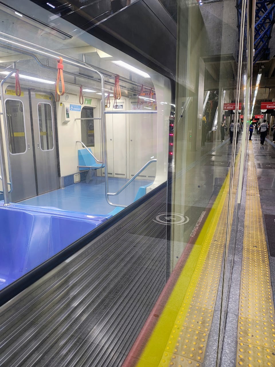 Vão entre trem e a porta da plataforma da ViaMobilidade não tem sensor que evita acidentes; linha do Metrô do estado tem dispositivo