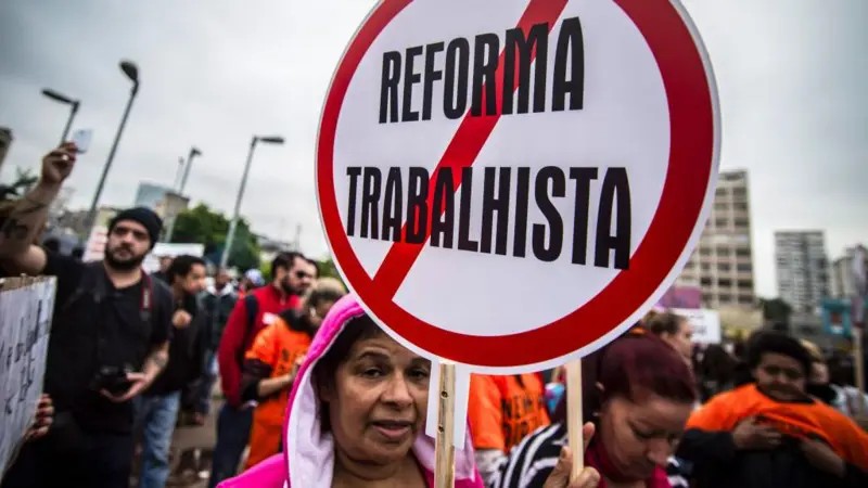 Reforma trabalhista aumentou informalidade ao enfraquecer sindicatos, diz estudo inédito