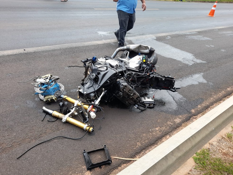 Imagens impressionantes: Grave acidente interrompe corrida da Moto