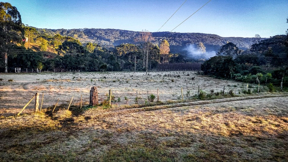 Amanhecer em Bom Jardim da Serra, na Serra de Santa Catarina, com geada em 6 de julho de 2023 — Foto: Sérgio Felipe Rodrigues/Arquivo Pessoal