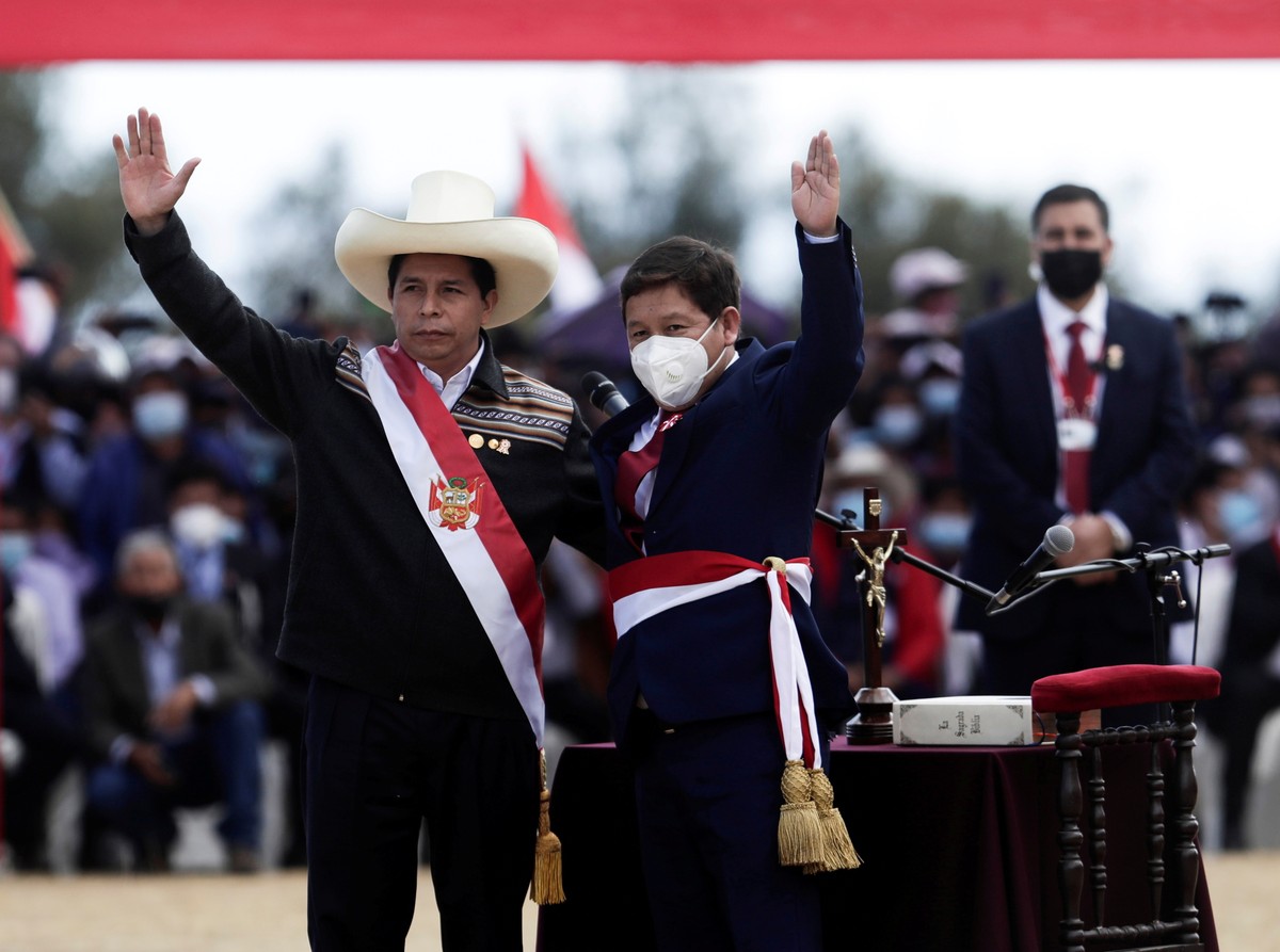 Presidente do Peru anuncia renúncia de primeiro-ministro e expõe ...