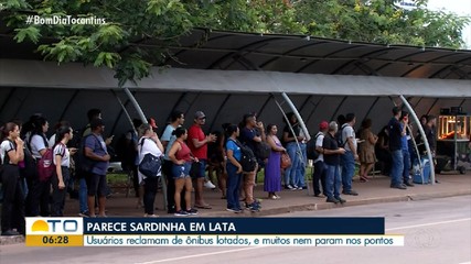 Passageiros de Palmas reclamam de ônibus lotados que não param nos pontos