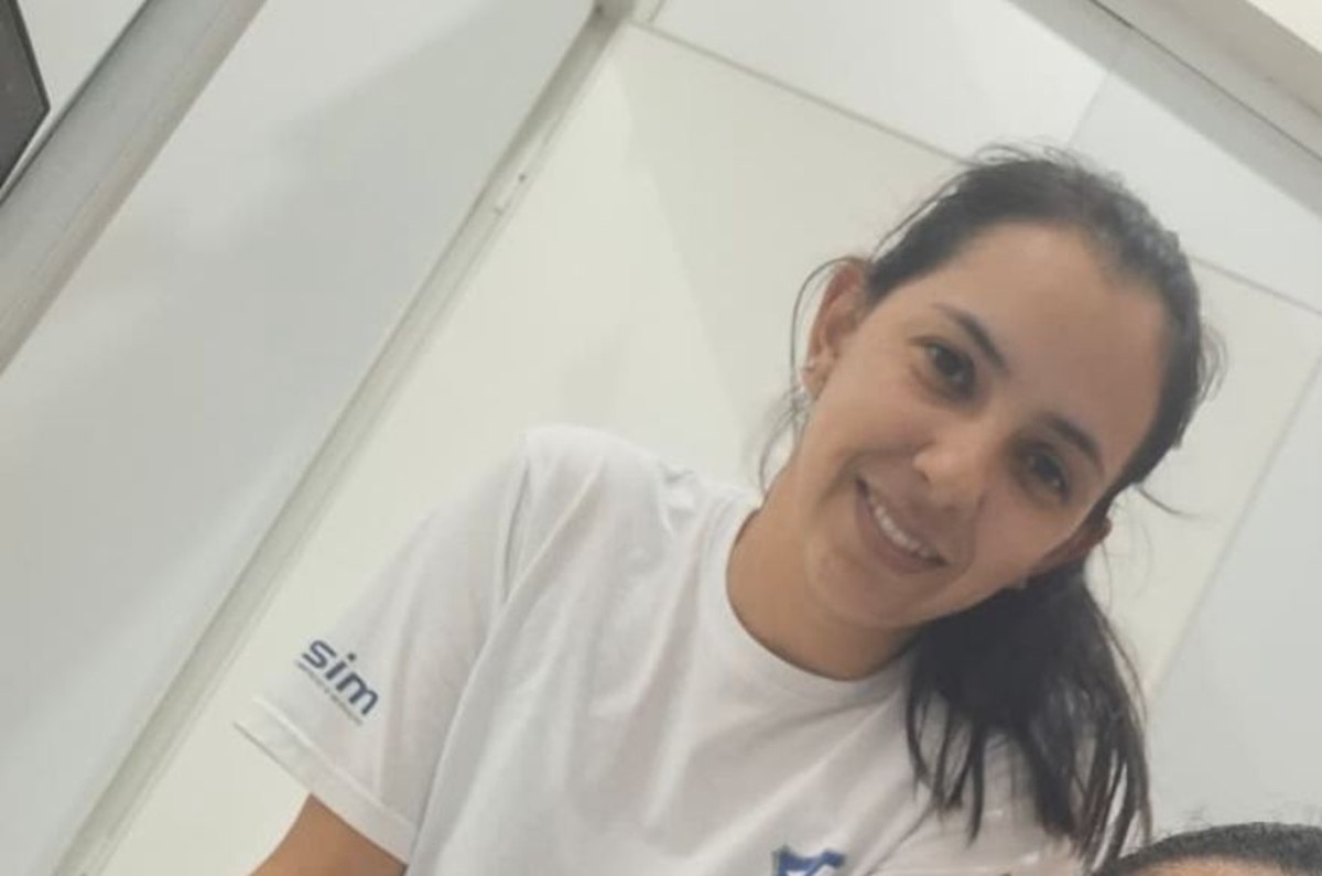 Mulher é assassinada a tiros em frente à base da PM ao ser perseguida pelo ex-companheiro em SC