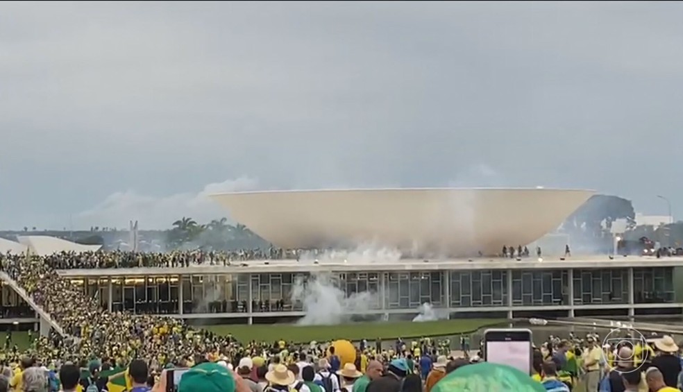 8 de janeiro: ataques às sedes dos Três Poderes ficam registrados na memória nacional — Foto: Reprodução/TV Globo