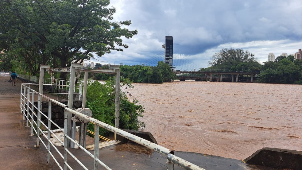 Rio Piracicaba tem vazão acima da média esperada para dezembro — Foto: Claudia Assencio/g1