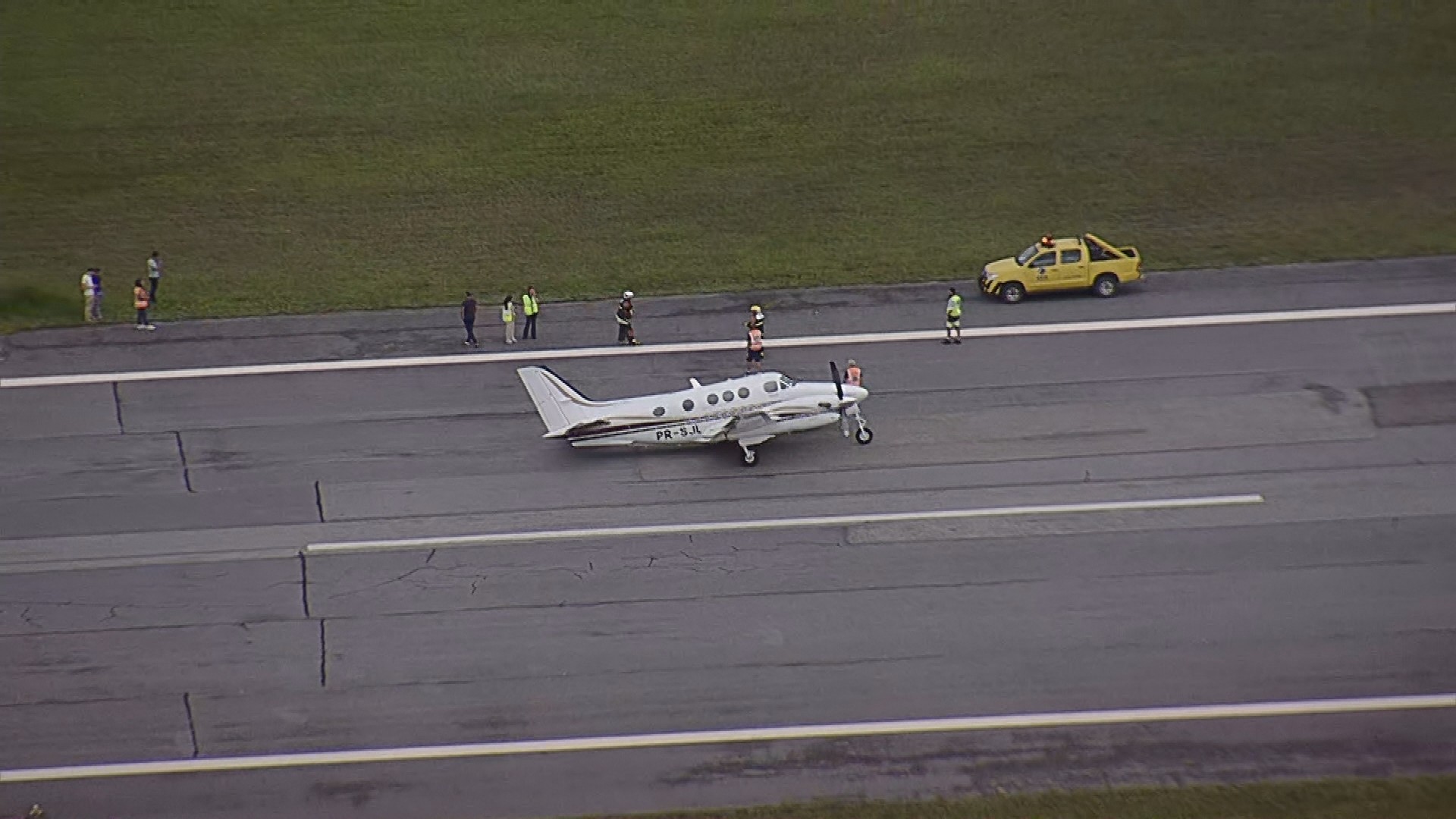 VÍDEO: avião tomba durante pouso no Aeroporto da Pampulha, em BH