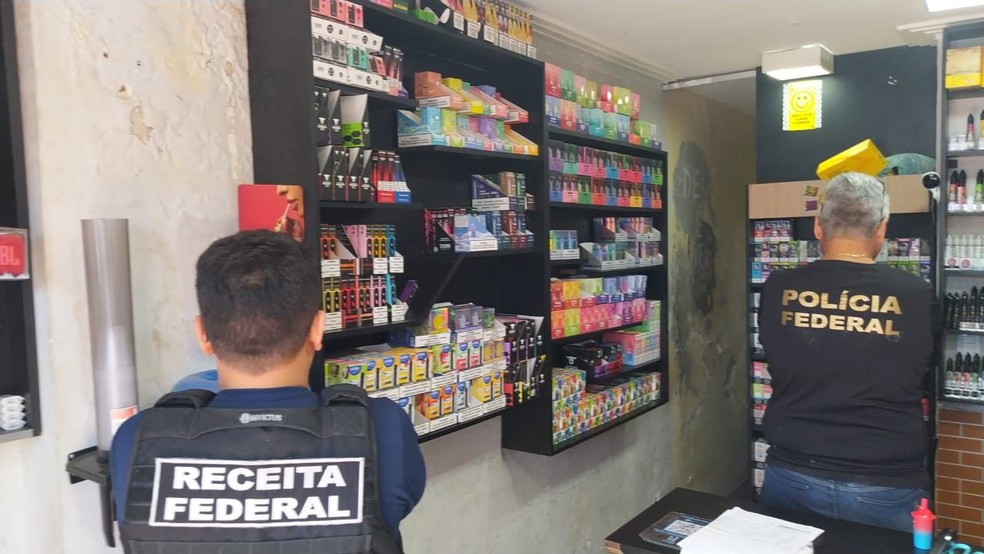 PF faz buscas e apreensões em lojas que vendem cigarros eletrônicos em Teresina — Foto: Divulgação/PFPI