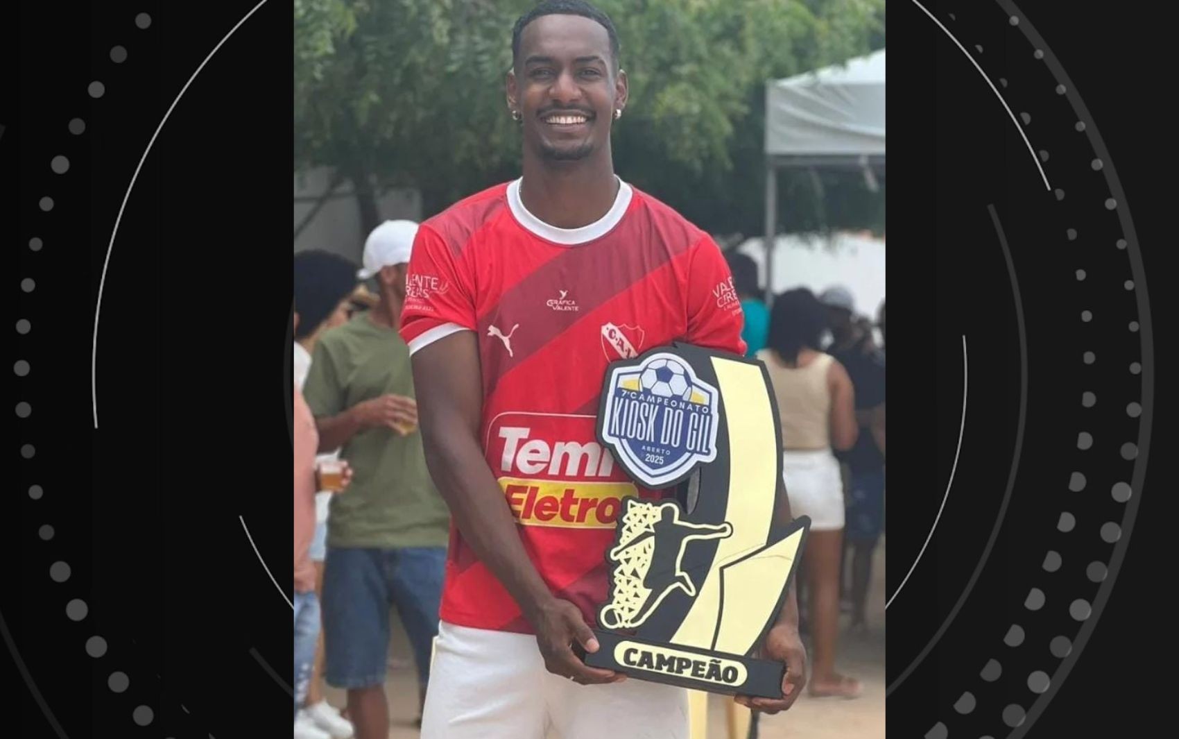 Jogador de futebol morre após bater motocicleta em parede na Bahia