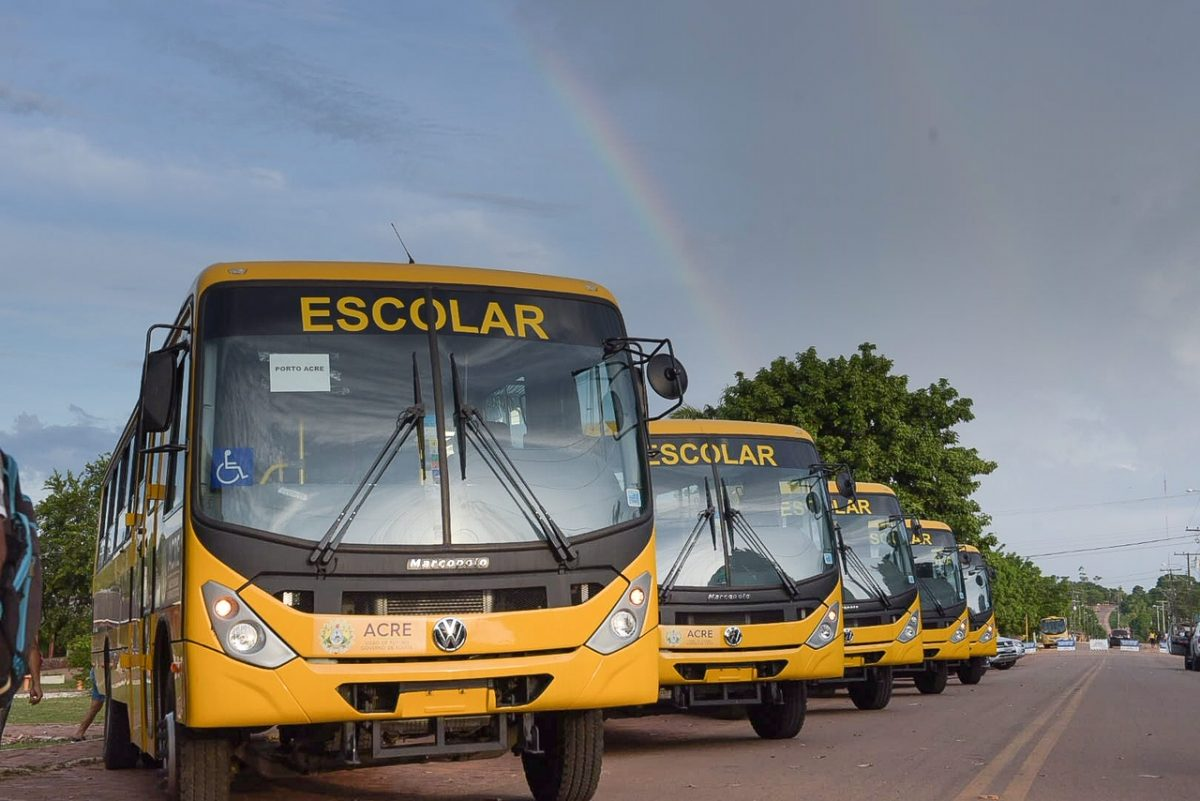 Baterias de ônibus escolares são furtadas em Cruzeiro do Sul e alunos não conseguem ir às aulas