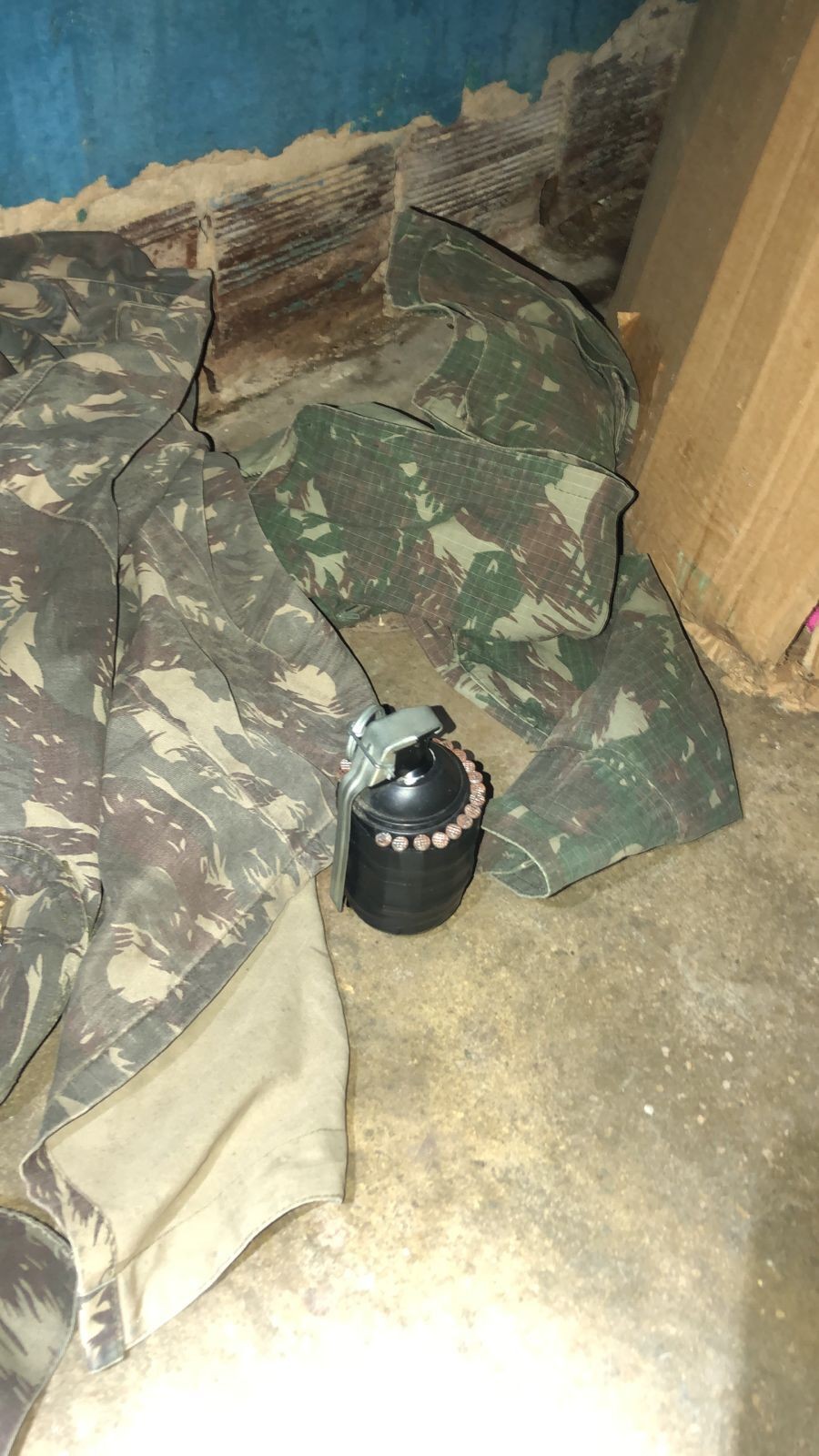 Granada é encontrada dentro de casa durante operação policial, em Bayeux