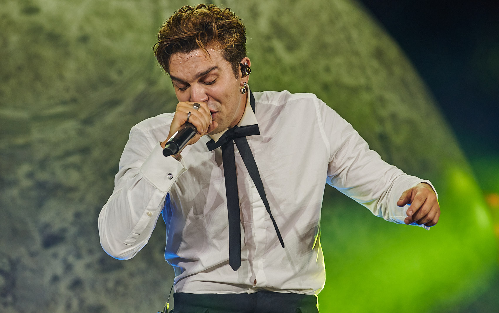 Em noite com recorde de público, Luan Santana sacode arena com 52 mil fãs em Ribeirão Preto, SP 