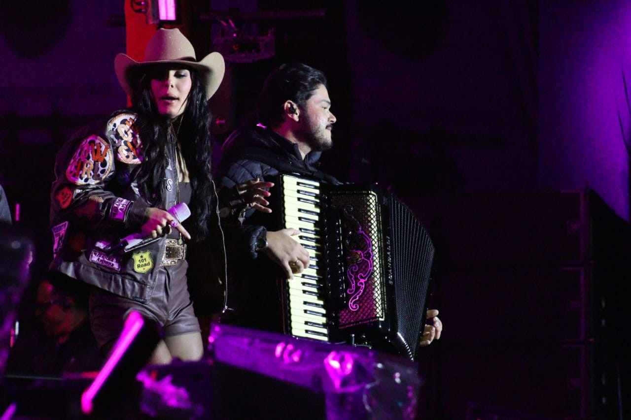 Ana Castela anima Tusca com hits, modão e banho no público; confira como foi o primeiro dia