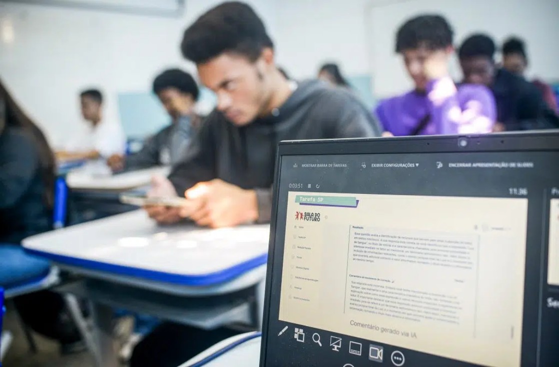 Governo de SP vai usar inteligência artificial para corrigir lições de alunos em projeto experimental