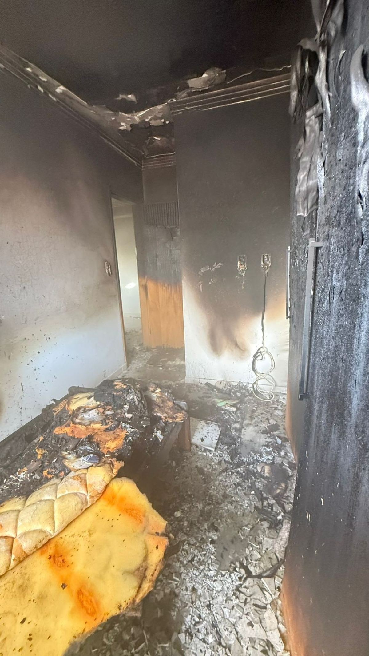 Fogo destrói móveis de apartamento no bairro Santa Mônica em Uberlândia