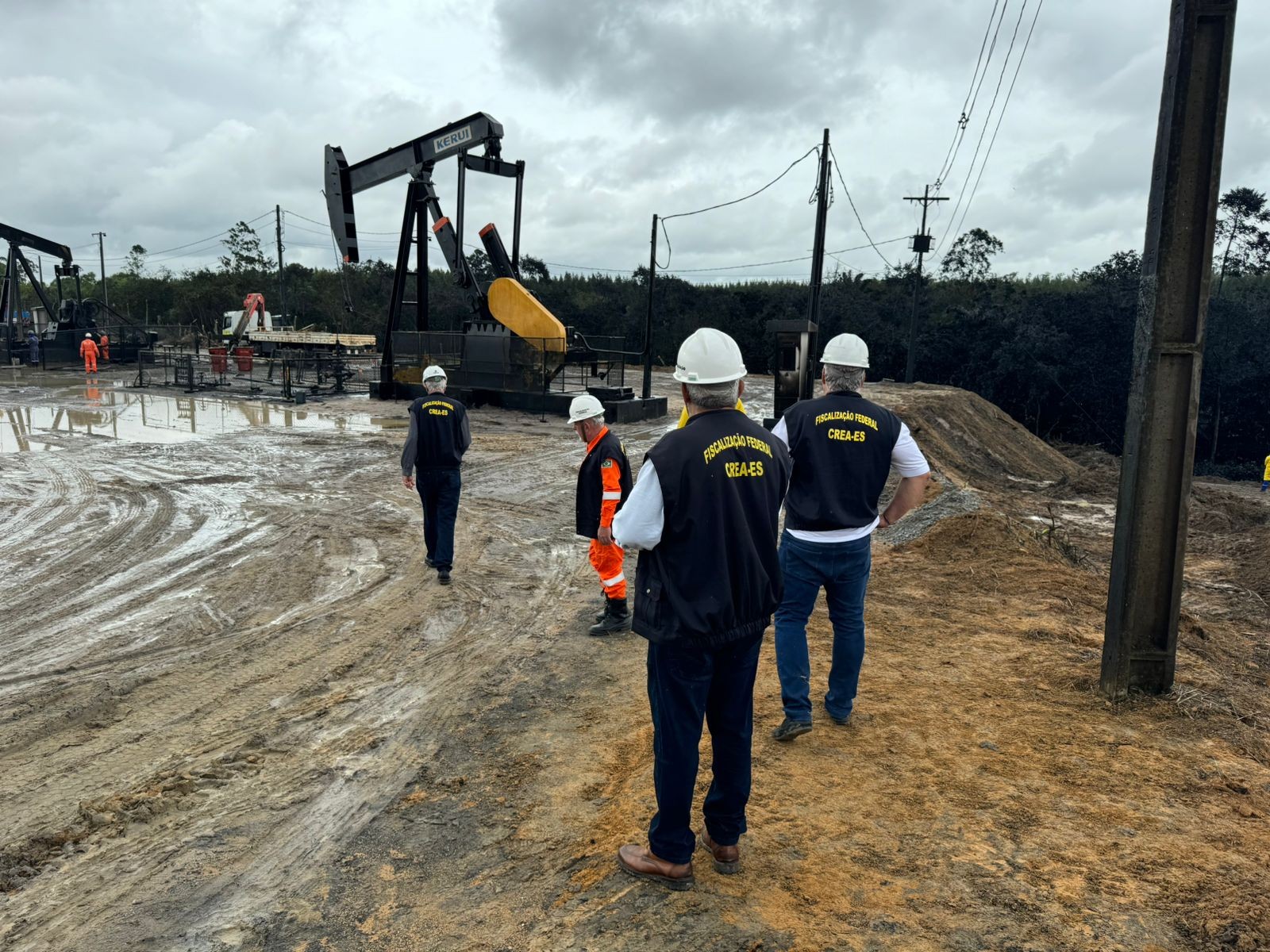 Vazamento de óleo em poço de petróleo no ES atingiu área equivalente a 5 campos de futebol