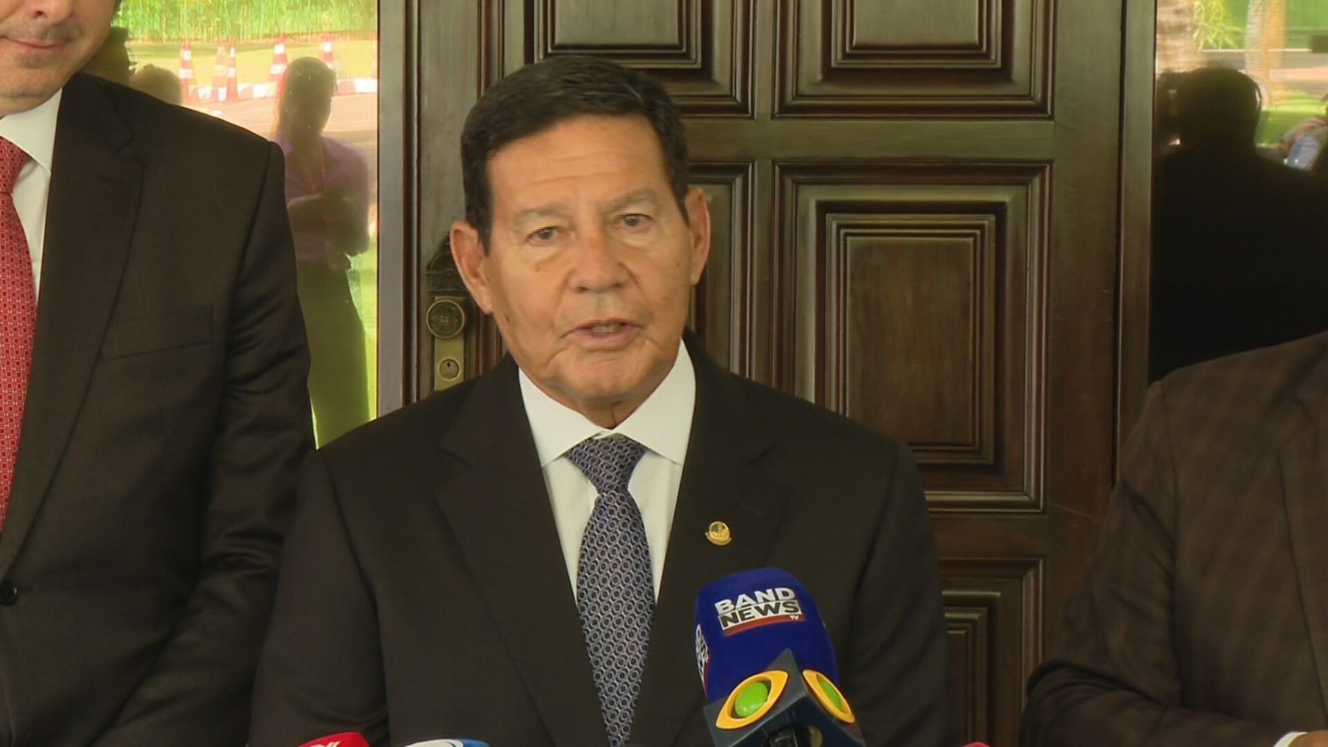 Moraes manda PF ouvir Mourão sobre telefonema a Bolsonaro