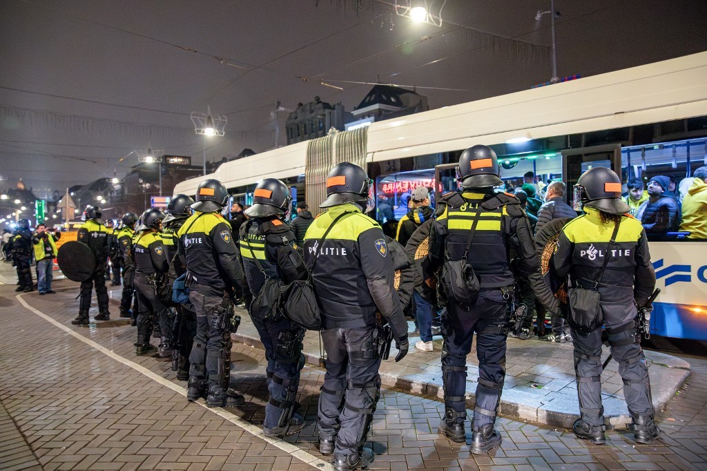 Torcedores israelenses sofrem ataque antissemita após jogo de futebol na Holanda