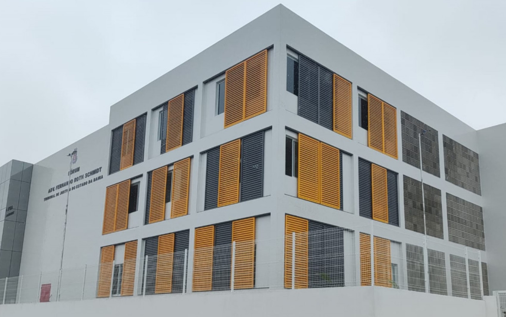 Estudante de medicina suspeito de extorquir casal e criar perfil falso é solto após pagar fiança na Bahia