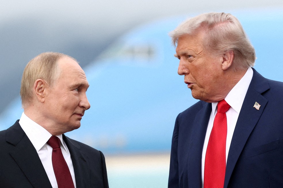 Donald Trump e Vladimir Putin. — Foto: Kevin Lamarque/Reuters