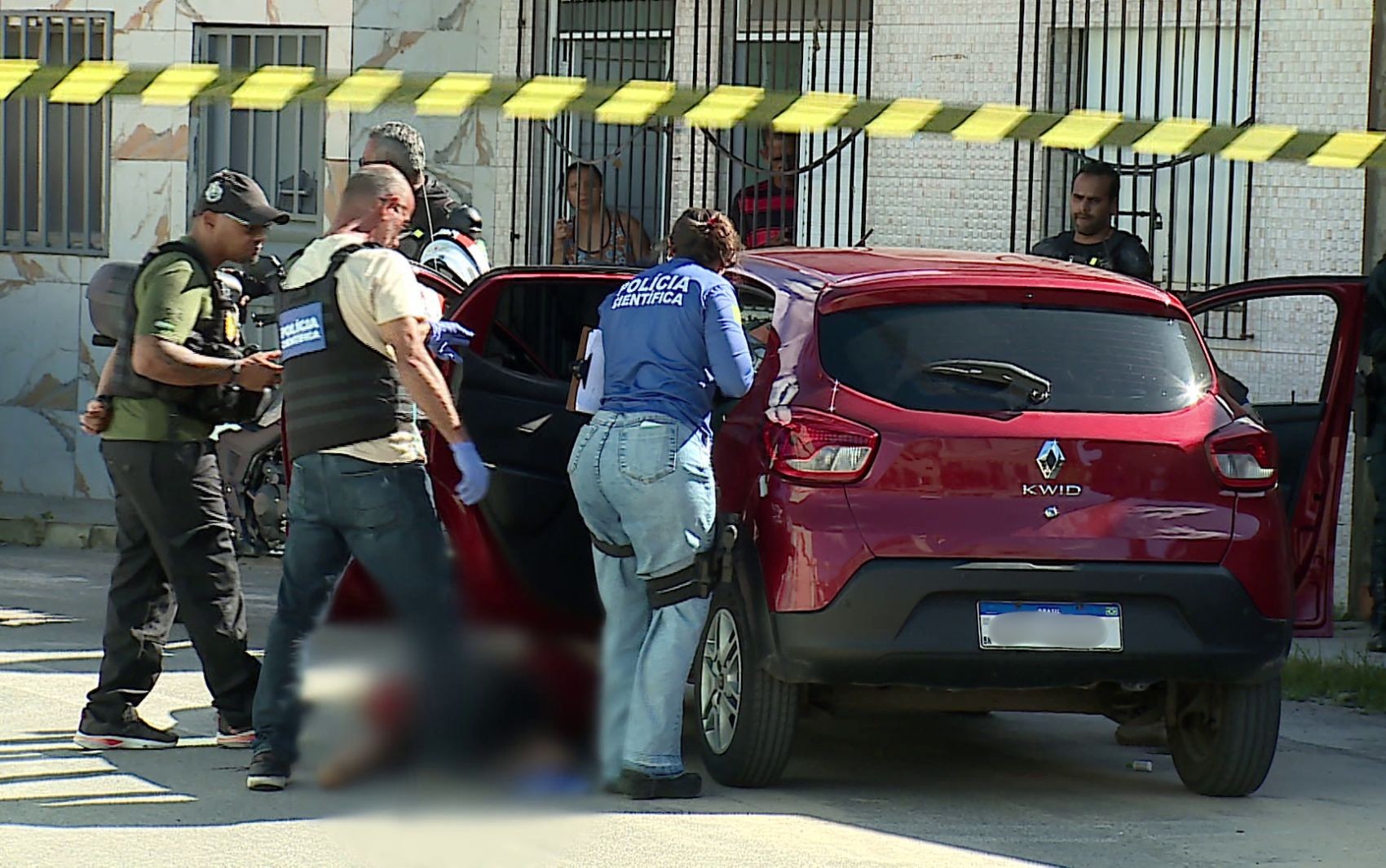 Mulher é morta a tiros dentro do carro em Aracaju